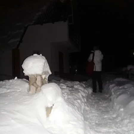 Vikendica Vucko, *